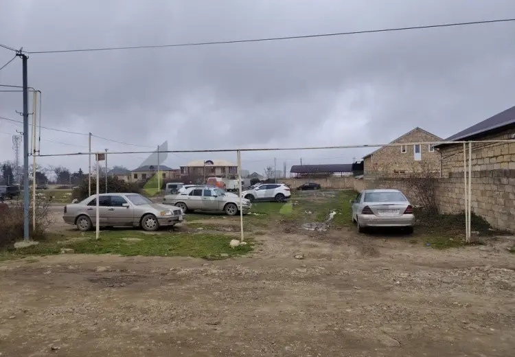 10 sot Torpaq Satılır, Xudat