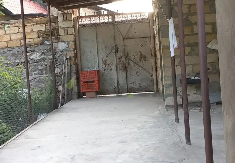 2 otaqlı mənzil Satılır, Şəki