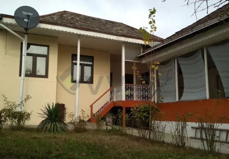 4 otaqlı mənzil Satılır, Şəki