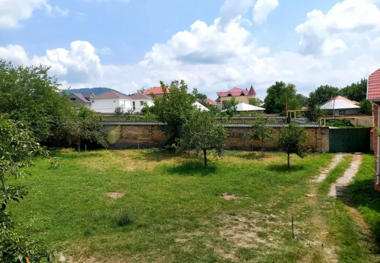 10 sot Torpaq Satılır, Qəbələ