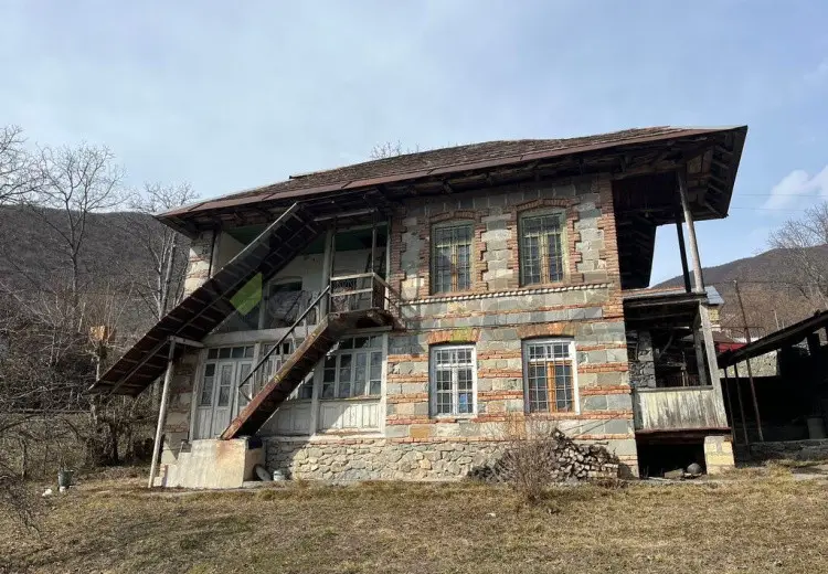4 otaqlı mənzil Satılır, Şəki