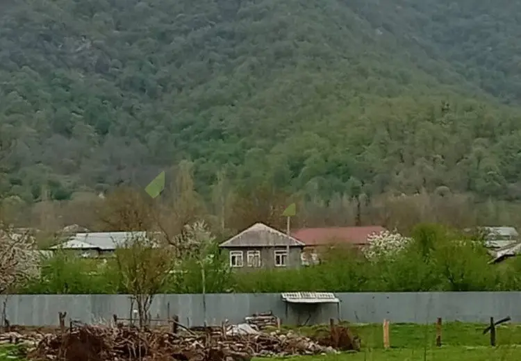 12 sot Torpaq Satılır, Qəbələ
