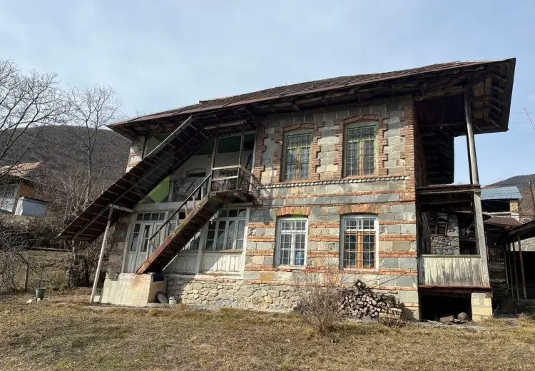 4 otaqlı mənzil Satılır, Şəki