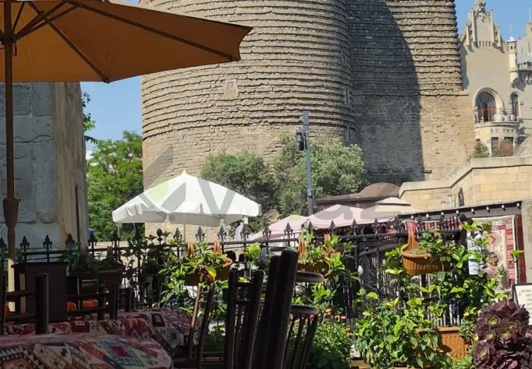 Satılır, İçəri şəhər, Səbail, Bakı