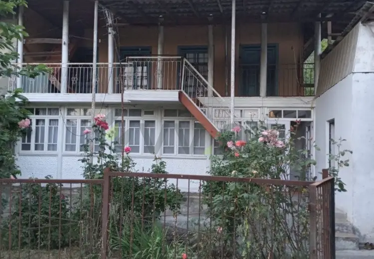 4 otaqlı mənzil Satılır, Şəki