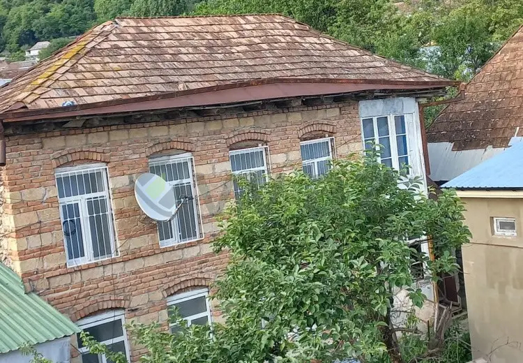 2 otaqlı mənzil Satılır, Şəki