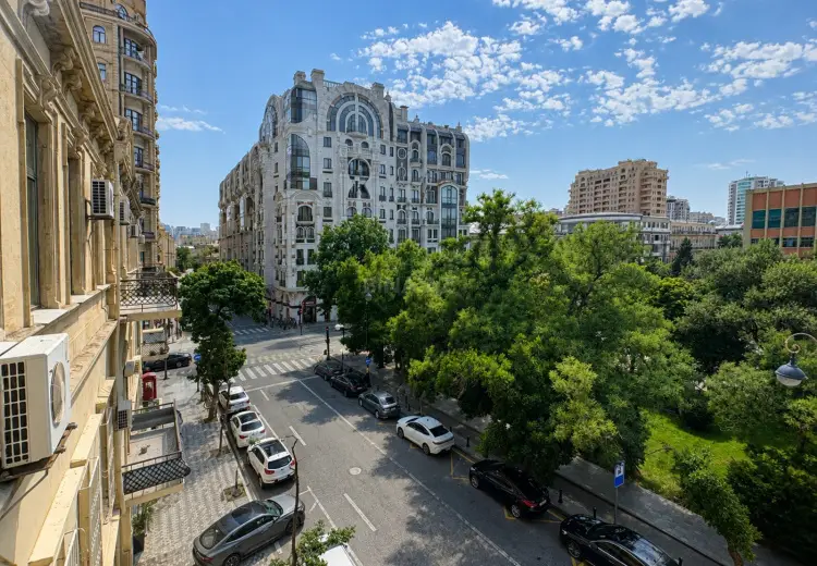 6 otaqlı mənzil Satılır, Sahil qəs., Səbail, Bakı