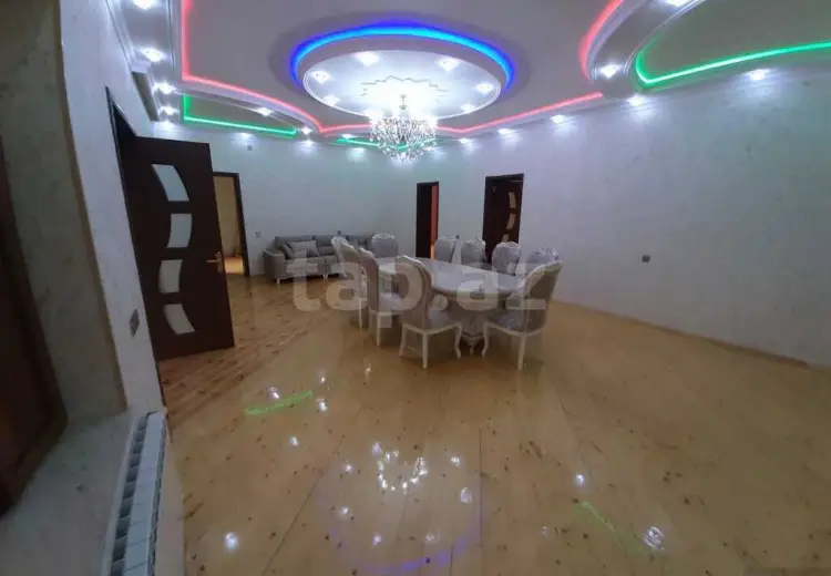 8 otaqlı mənzil Satılır, Ucar