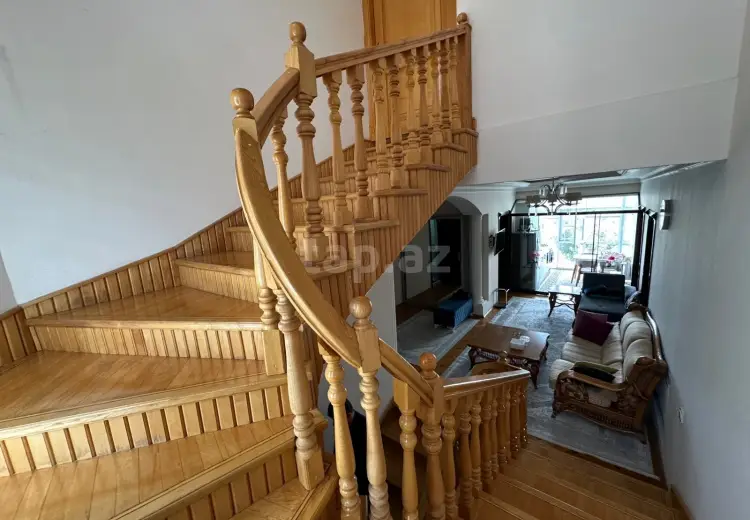 7 otaqlı mənzil Satılır, Bakı