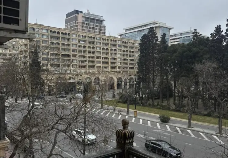 4 otaqlı mənzil Satılır, Sahil qəs., Səbail, Bakı