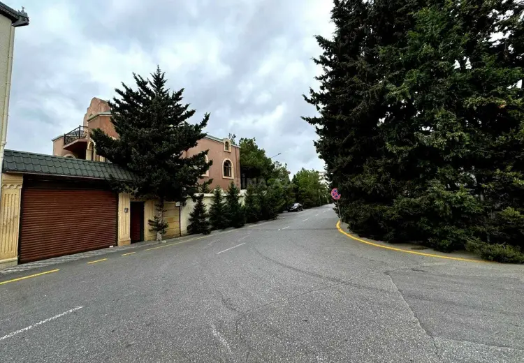 8 otaqlı mənzil Satılır, Nizami, Bakı