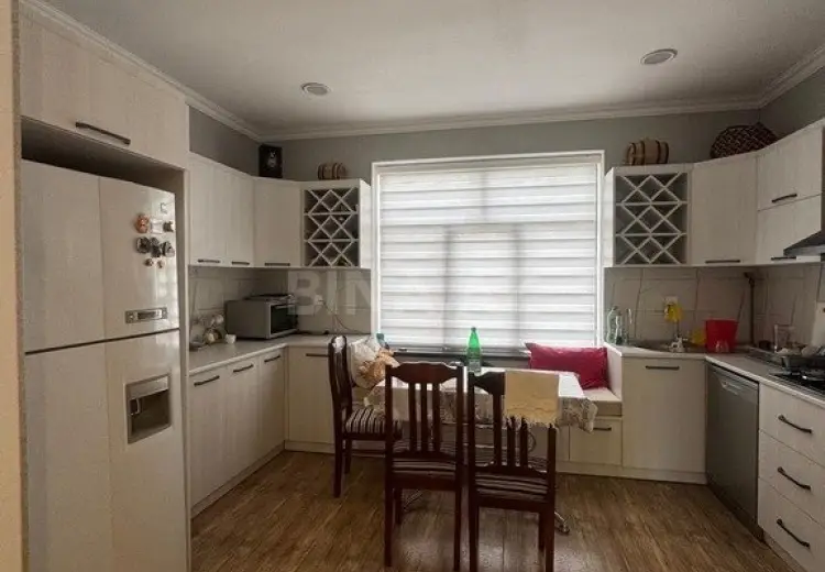 5 otaqlı mənzil Satılır, Quba