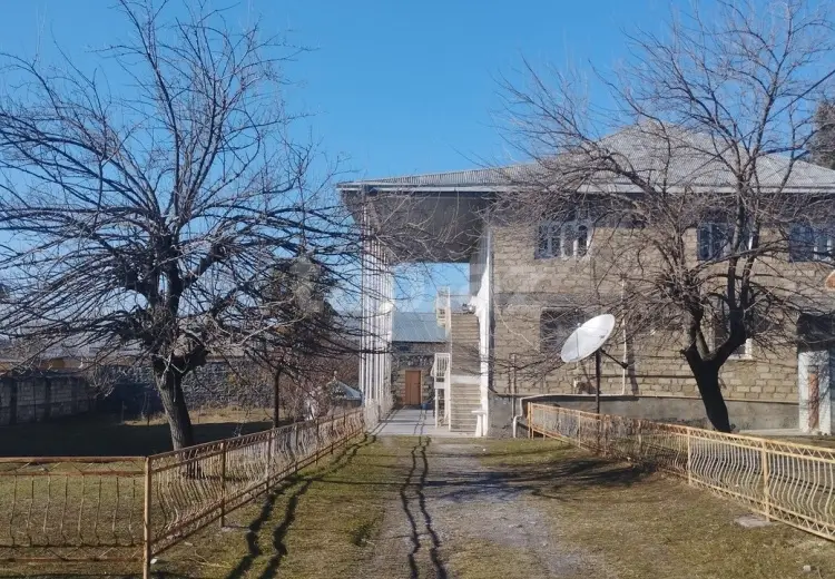 3 otaqlı mənzil , Şəki