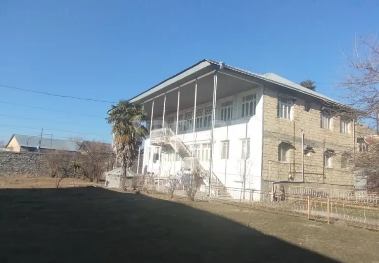 3 otaqlı mənzil , Şəki