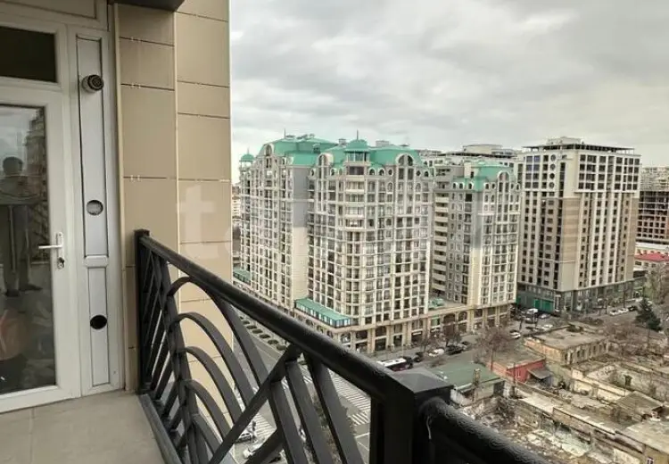 3 otaqlı mənzil , Bakı