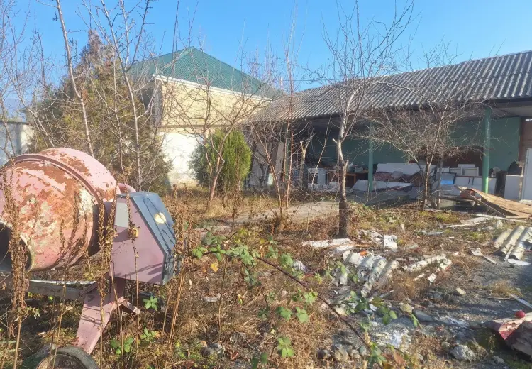 4 sot Torpaq Satılır, Qəbələ