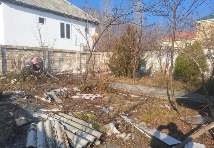 4 sot Torpaq Satılır, Qəbələ