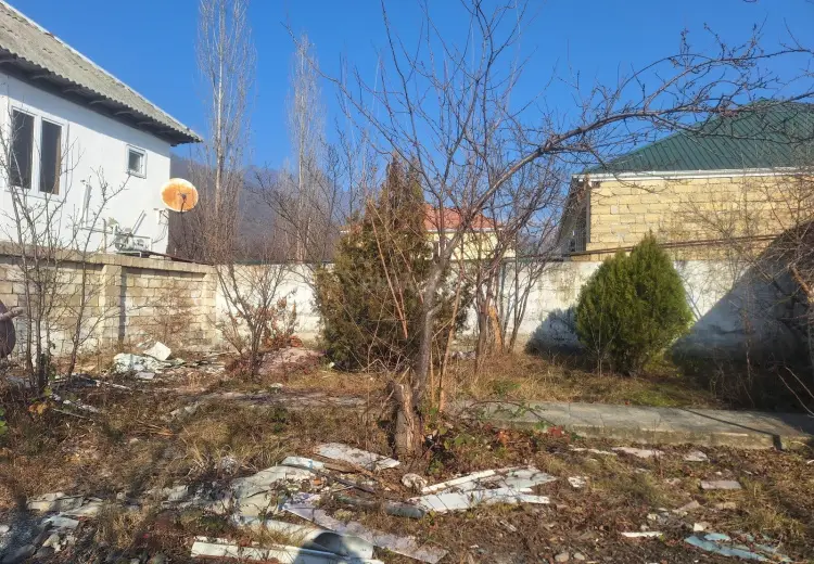 4 sot Torpaq Satılır, Qəbələ