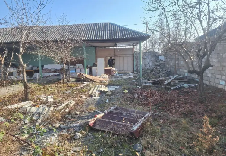 4 sot Torpaq Satılır, Qəbələ