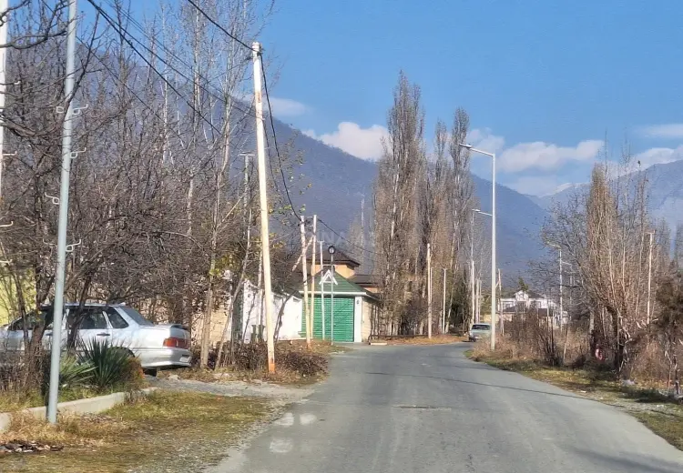 4 sot Torpaq Satılır, Qəbələ