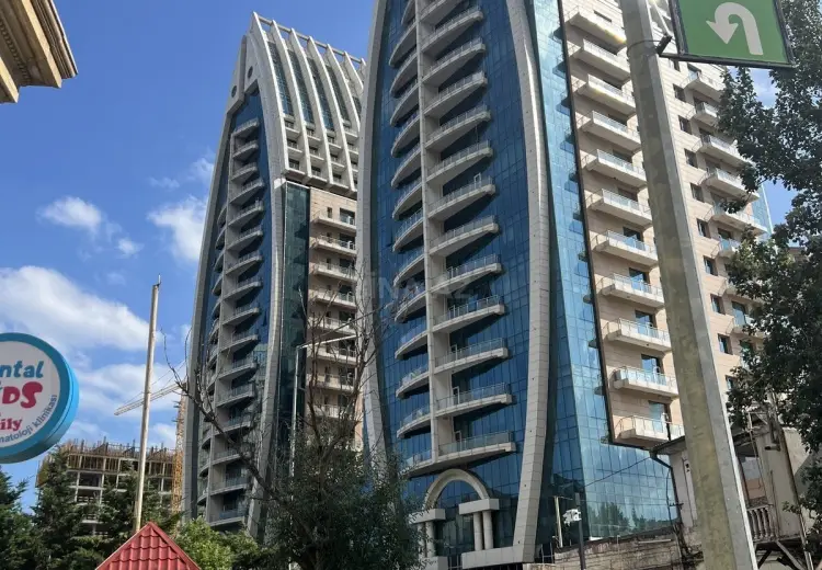 4 otaqlı mənzil Satılır, Səbail, Bakı