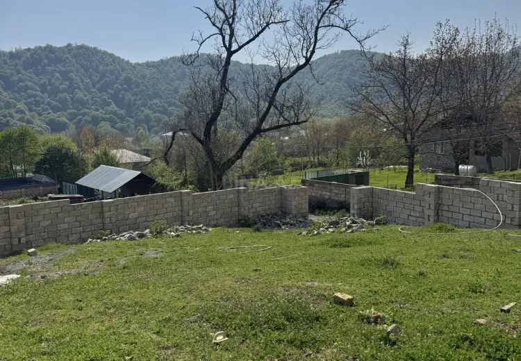 3 sot Torpaq Satılır, Qəbələ