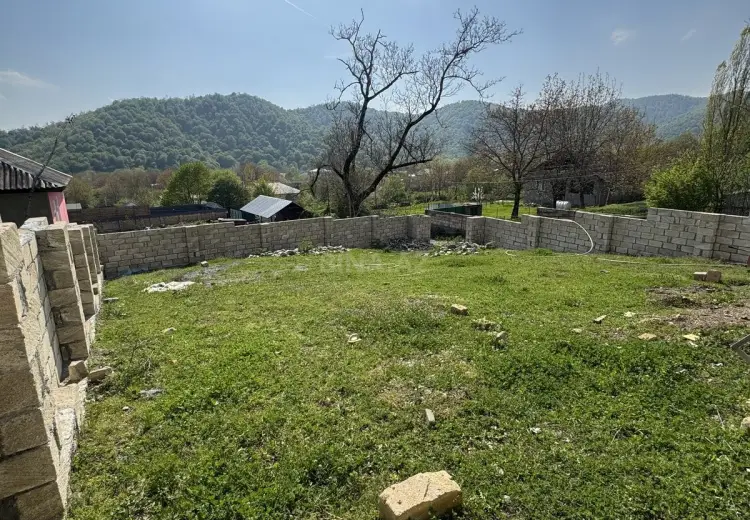 3 sot Torpaq Satılır, Qəbələ