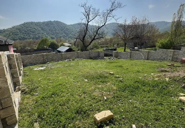 3 sot Torpaq Satılır, Qəbələ