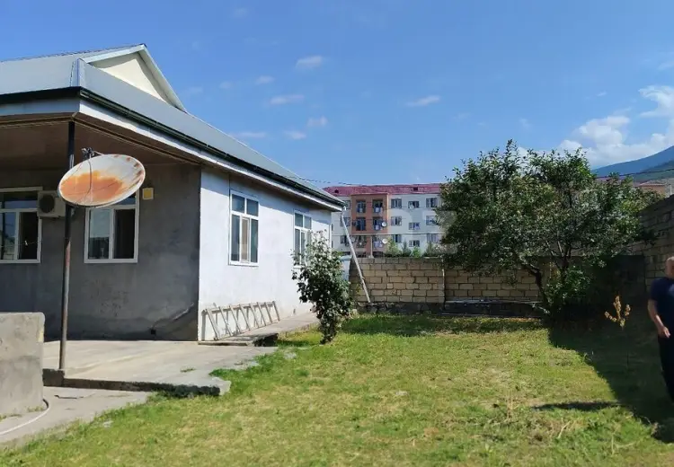 3 otaqlı mənzil , Şəki