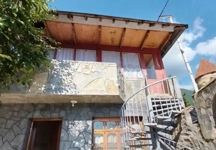 3 otaqlı mənzil , Şəki