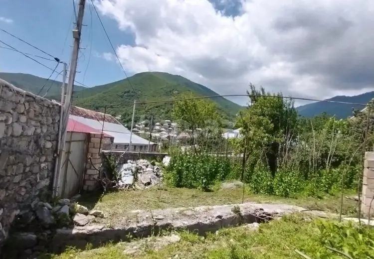 3 otaqlı mənzil , Şəki