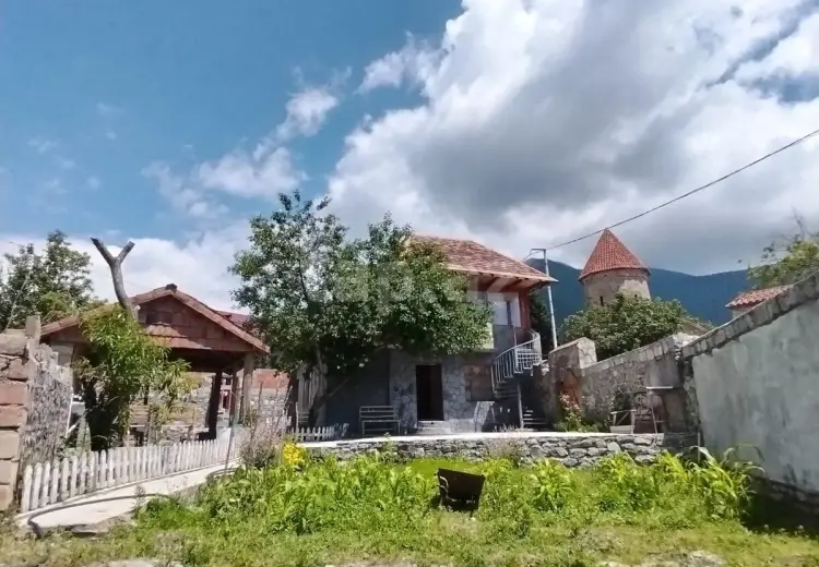 3 otaqlı mənzil , Şəki
