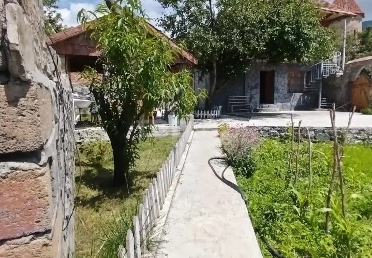 3 otaqlı mənzil , Şəki