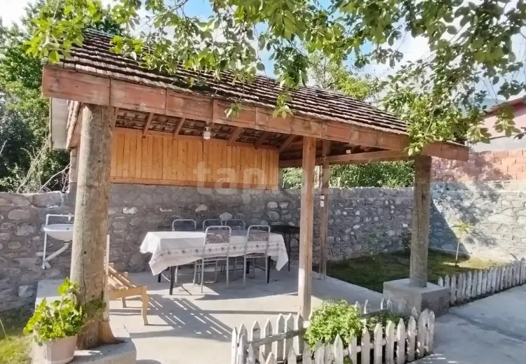 3 otaqlı mənzil , Şəki