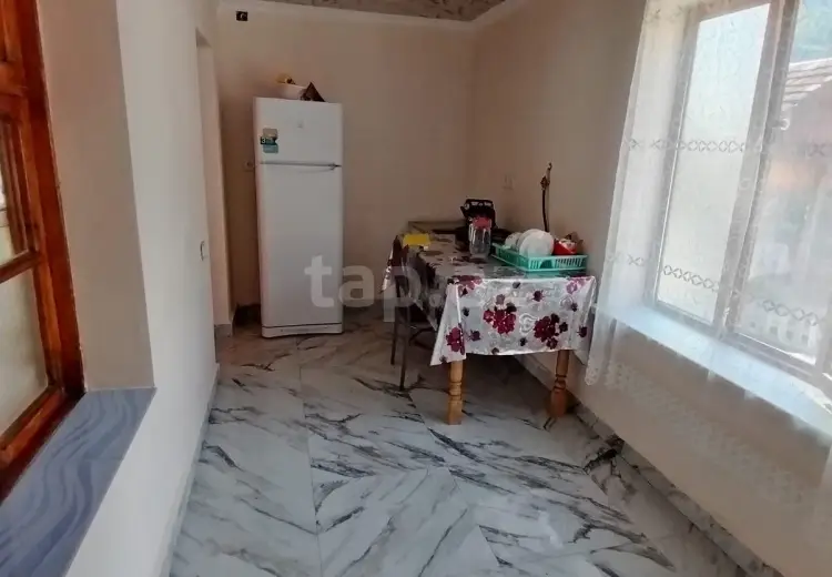 3 otaqlı mənzil , Şəki