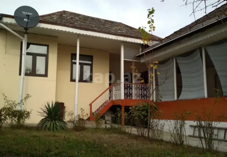 3 otaqlı mənzil , Şəki