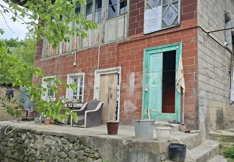 3 otaqlı mənzil , Şəki
