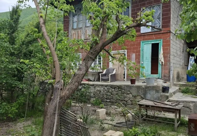 3 otaqlı mənzil , Şəki