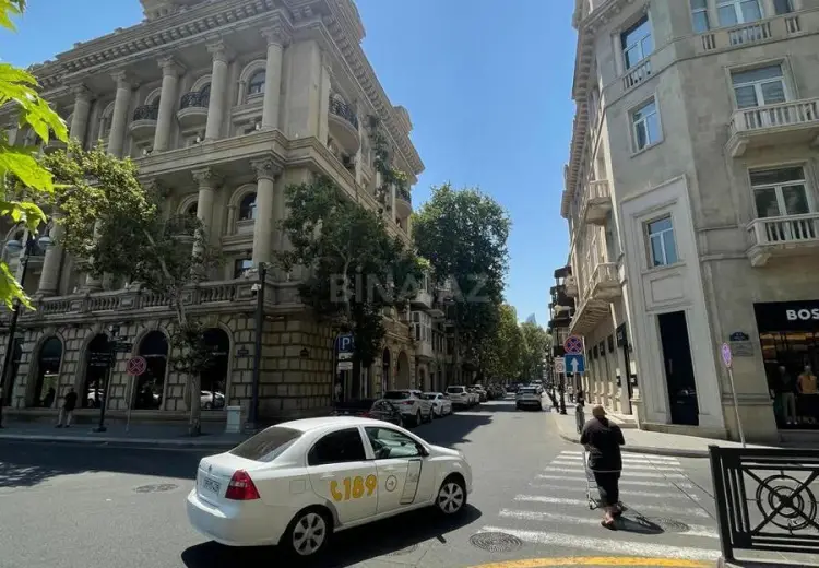 250 m² Obyekt / Ofis Kirayə (aylıq), Səbail, Bakı