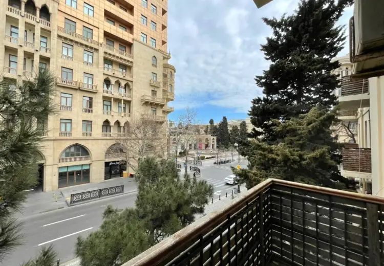 100 m² Obyekt / Ofis Kirayə (aylıq), Səbail, Bakı