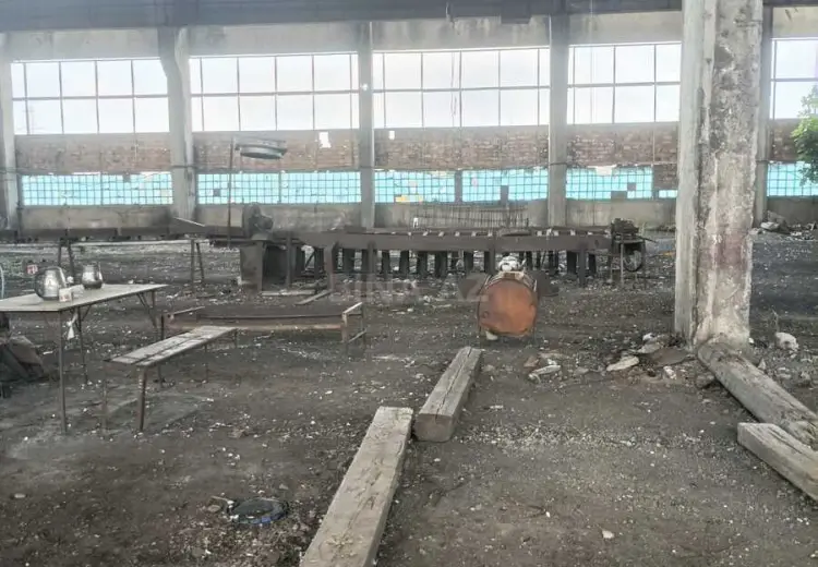 1000 m² Obyekt / Ofis Satılır, Şirvan