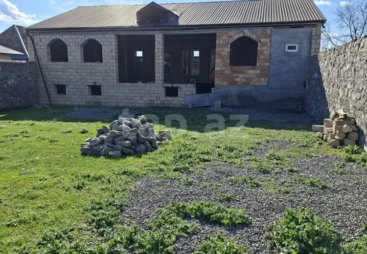 3 otaqlı mənzil , Şəki