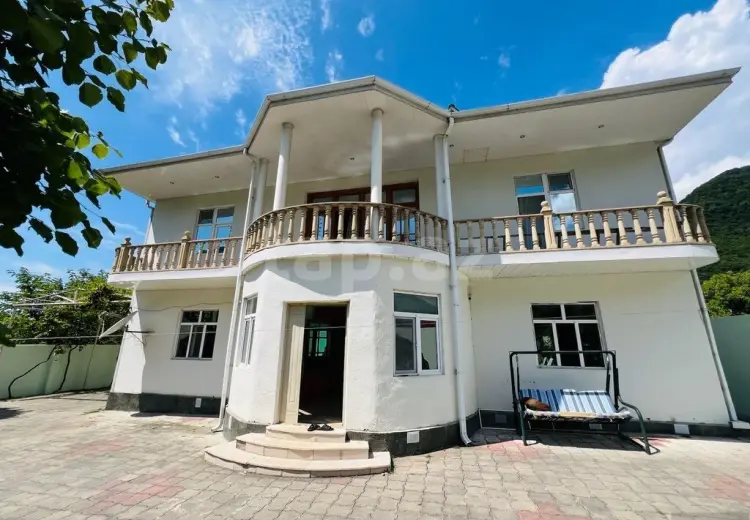 3 otaqlı mənzil , Qax