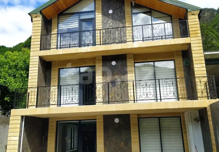 3 otaqlı mənzil , Qax
