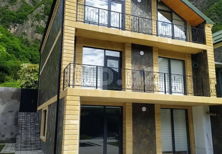 3 otaqlı mənzil , Qax