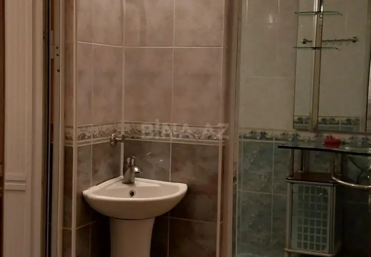 9 otaqlı mənzil Satılır, Quba