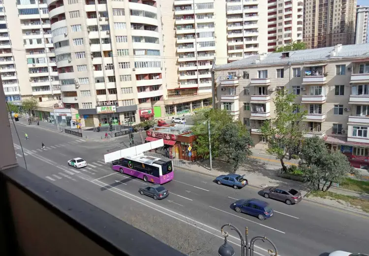 3 otaqlı mənzil , Bakı