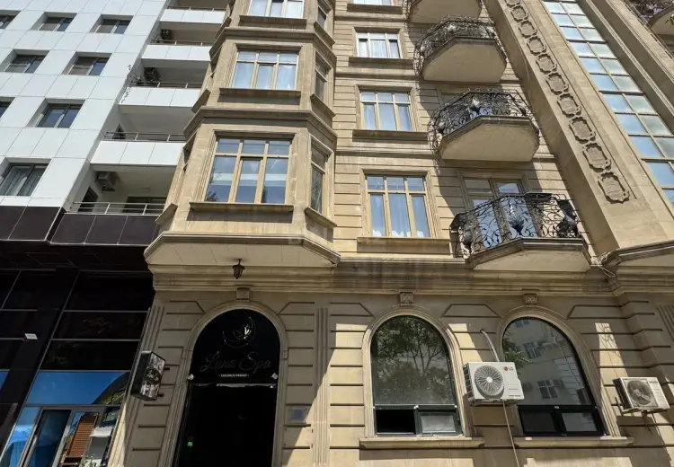 200 m² Obyekt / Ofis Satılır, Səbail, Bakı