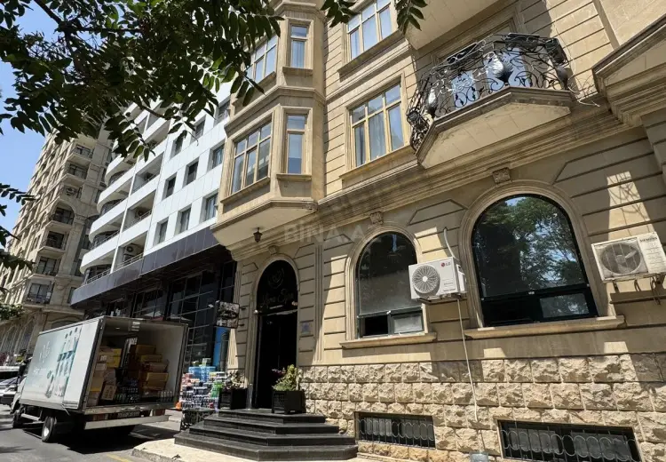 200 m² Obyekt / Ofis Satılır, Səbail, Bakı