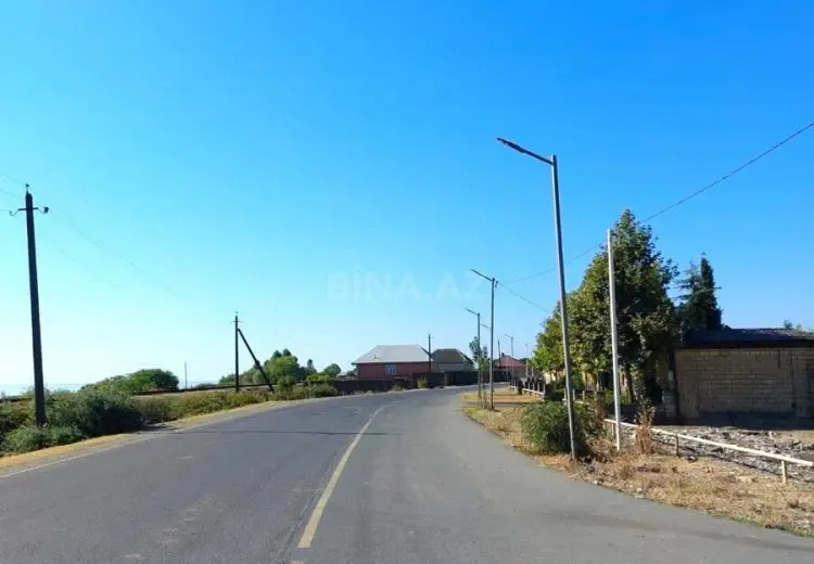 8 otaqlı mənzil Satılır, Astara